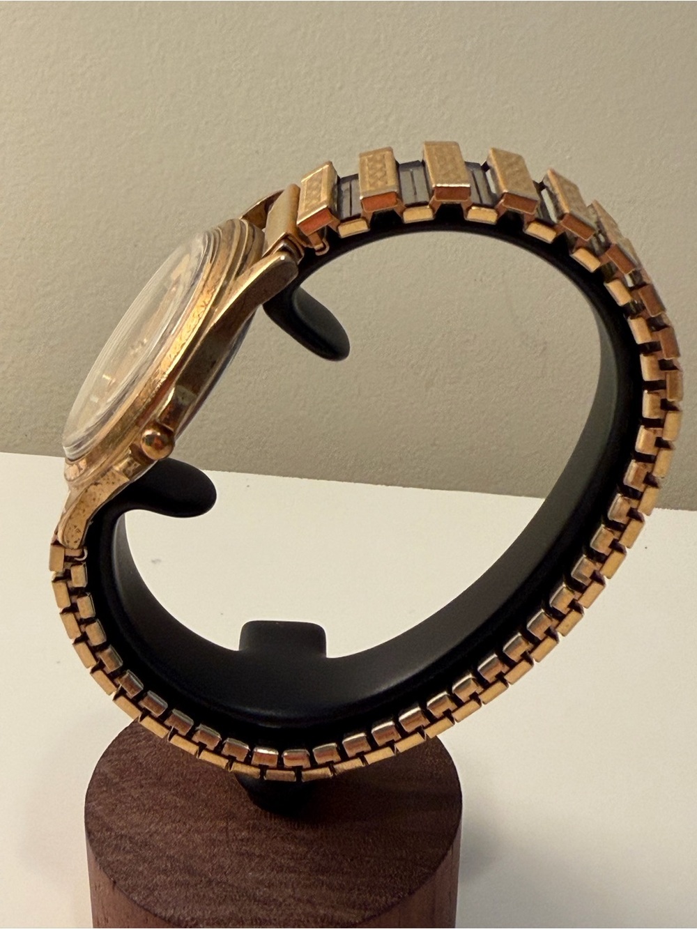 Vintage Pulsar Quartz Day-Date – Gold Tone Stretch Bracelet (36mm) - Picture 5 of 7